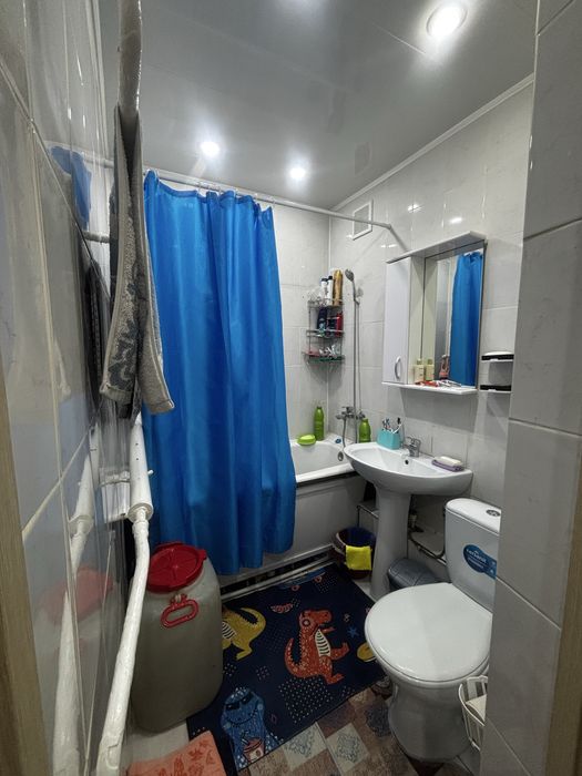 Продам 2 комн квартиру.Р-н Уюта