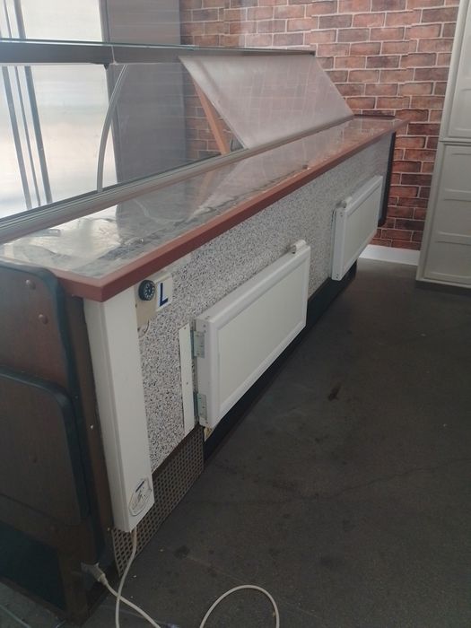 Vând 2 vitrine frigorifice