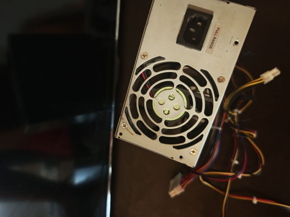 Vând piese calculator