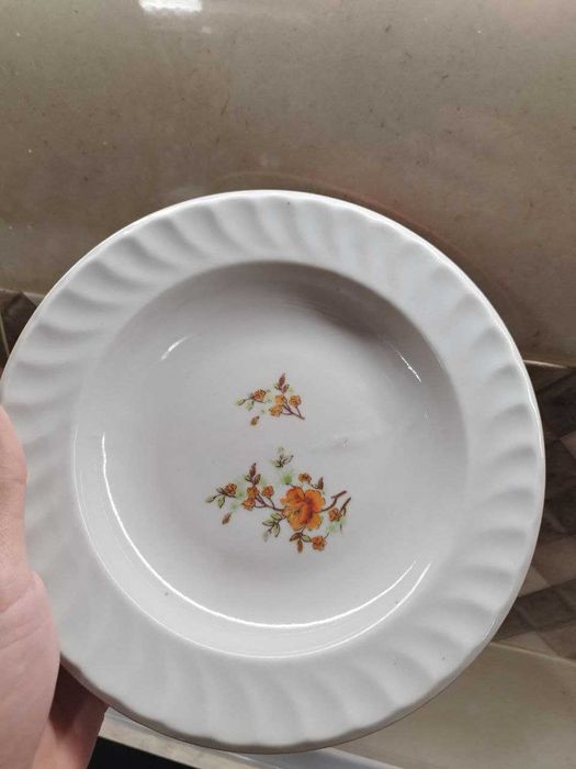 Порцеланов сервиз за хранене