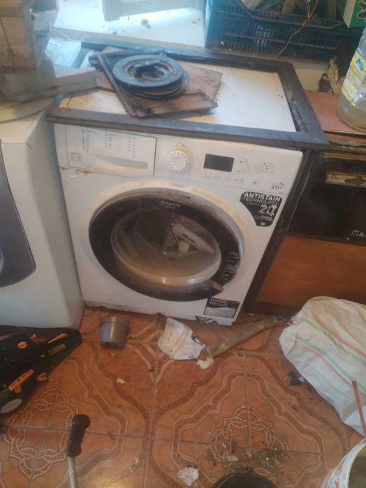 Vand 2 mașini de spălat haine pentru piese