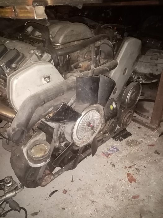 Обшивки двери к-т на Mercedes E 210