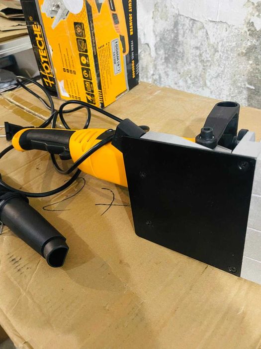 Freză pentru caneluri în lemn Hoteche 1010W – lamă de ferăstrău de 100 mm, 11.000 rpm, 220–240 V - are o mica defectiune, va rugam cititi descrierea