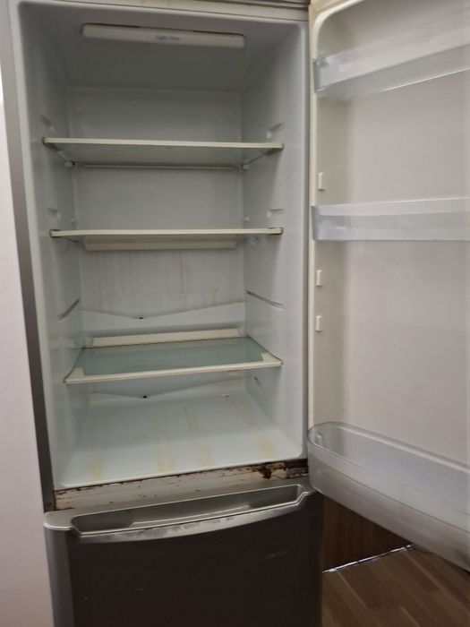 Vând frigider perfect funcțional