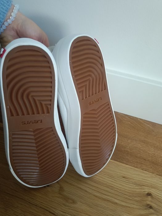 Levis , Дънки и кецове . Сет 65лв