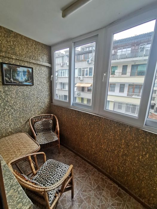 Дава се под наем Тристаен апартамент в Бургас, Център - 110 кв.м за 548.25 € - Снимка #7