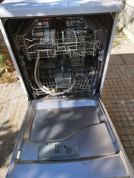 Продавам съдомиялна машина