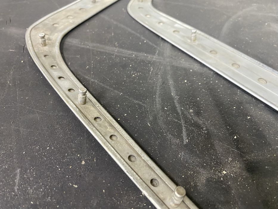 Сабля бампера передняя никель Мерседе w124 e500 молдинг