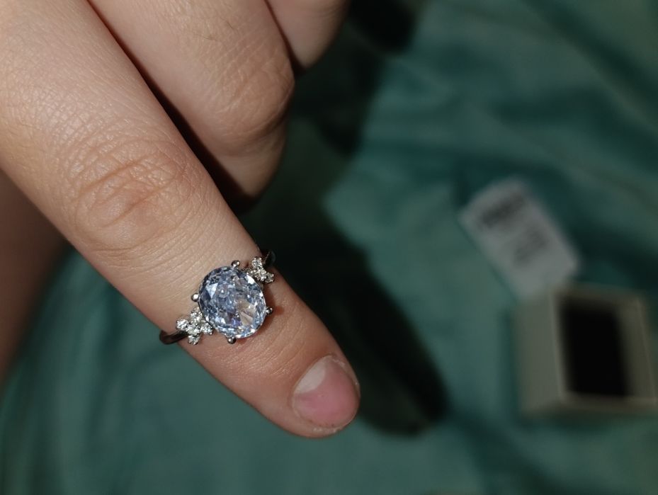 Серебряное кольцо 925 пробы с бриллиантами