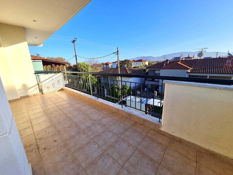 Продава 3 ет. къща с площ 165 м2 и двор 280 м2 в Аспровалта, Гърция