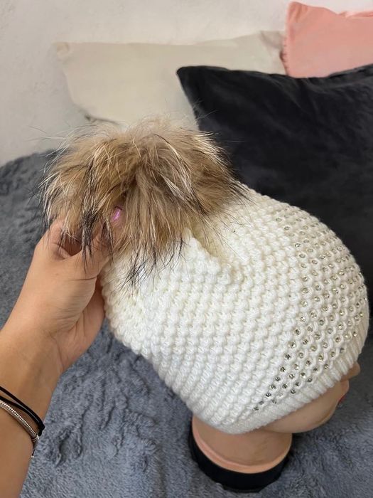 Шапка с естествен пух
