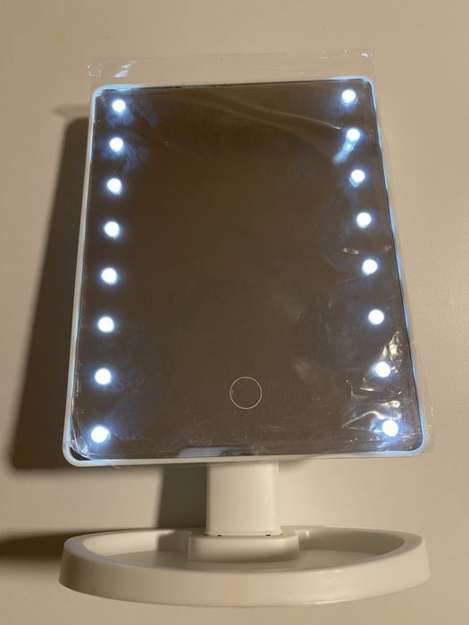Oglinda de machiaj cu Led uri tavita caliate superioara cu senzor
