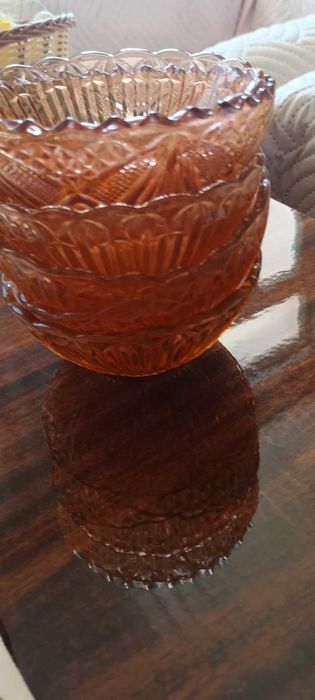 Комплект стари стъклени съдове, с кафяв оттенък