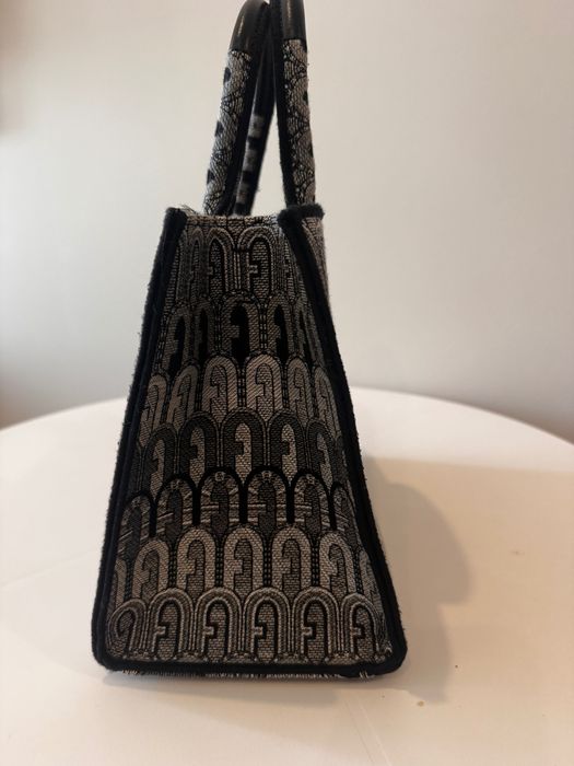 Furla Opportunity S size