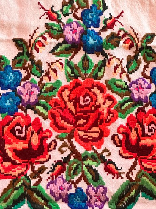 Prosop decorativ lucrat manual pe pânză 300 lei bucata