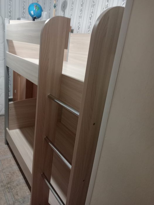 Двухъярусная кровать