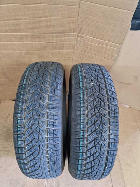 2 Goodyear R17 215/65/ 
зимни гуми 
DOT3018