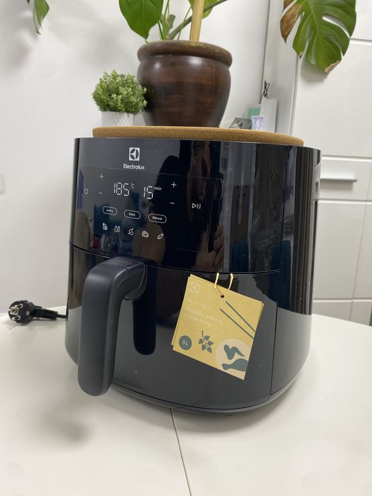 Air Frier electrolux 5l EAF5B nou