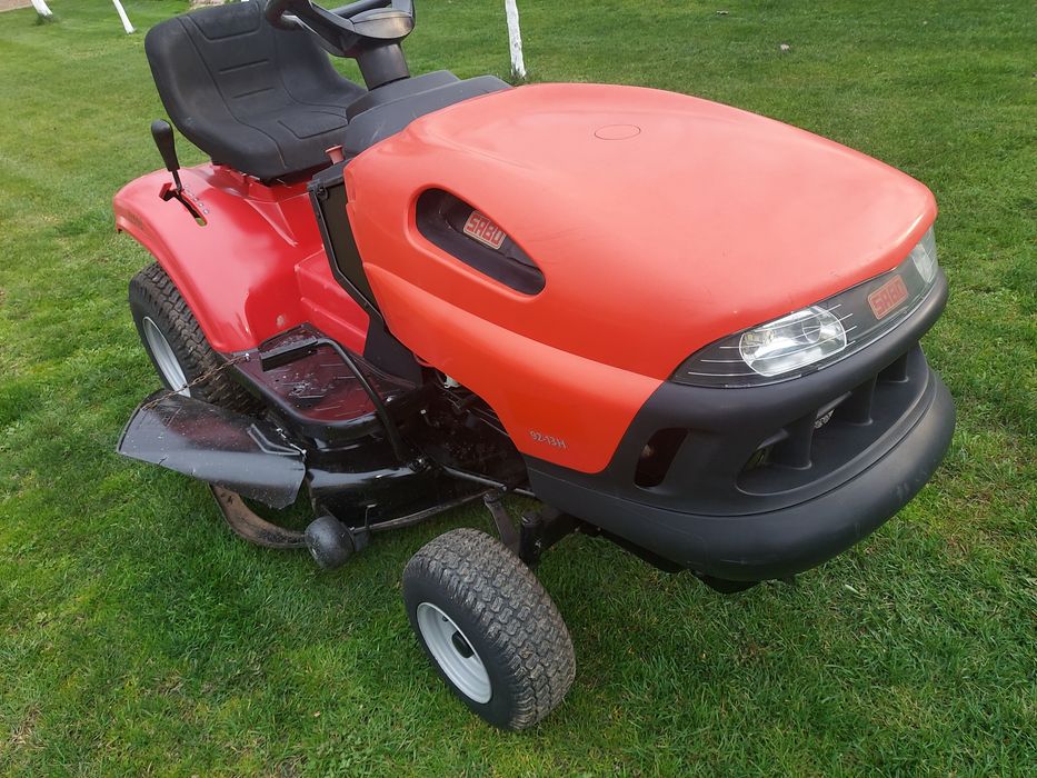 Tractoras tuns iarba / gazon