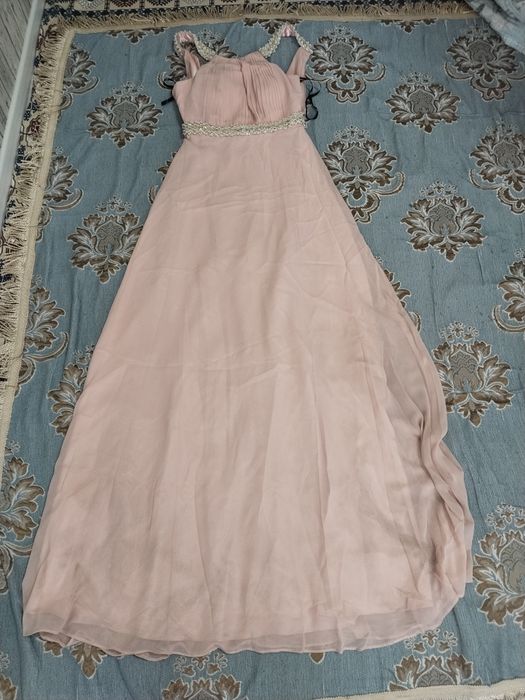 Платье розового.