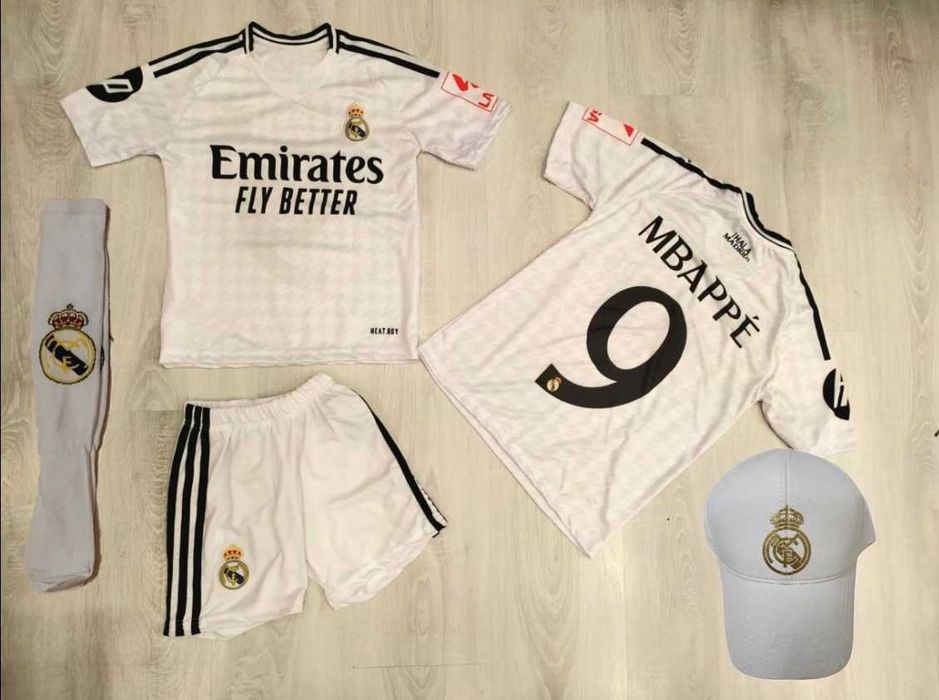 Мбапе Реал Мадрид 9 Екип + Анцуг + Шапка + Чорапи + Топка Mbappe 2025