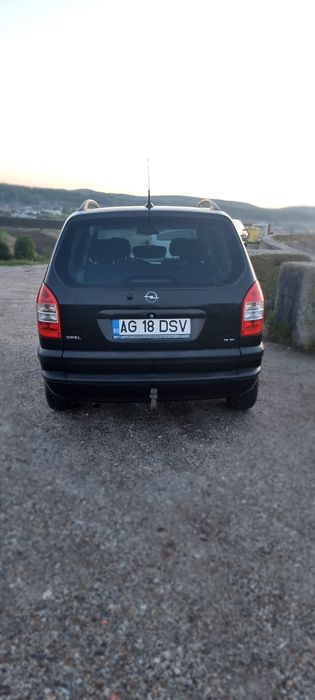 Văd opel zafira .