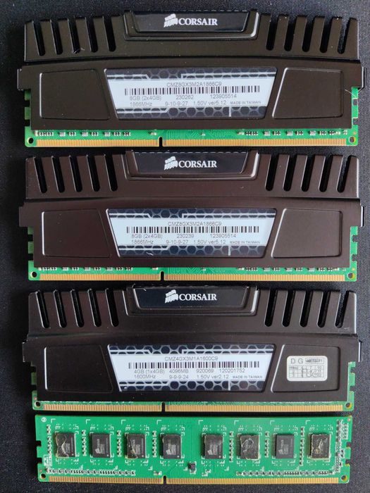 RAM DDR3 - Corsair Vengeance - 4x4 Gb 1866 (2) + 1600 (2) Mhz