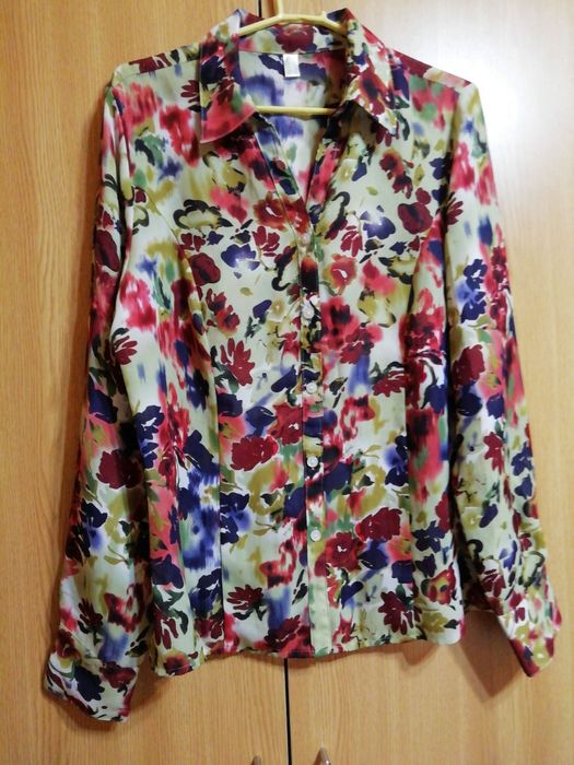 Vând bluze damă frumoase