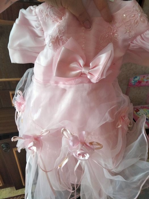 Продам детский комбинезон и платье