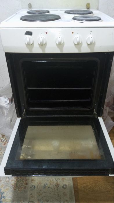 Продам эл ектрическую плиту