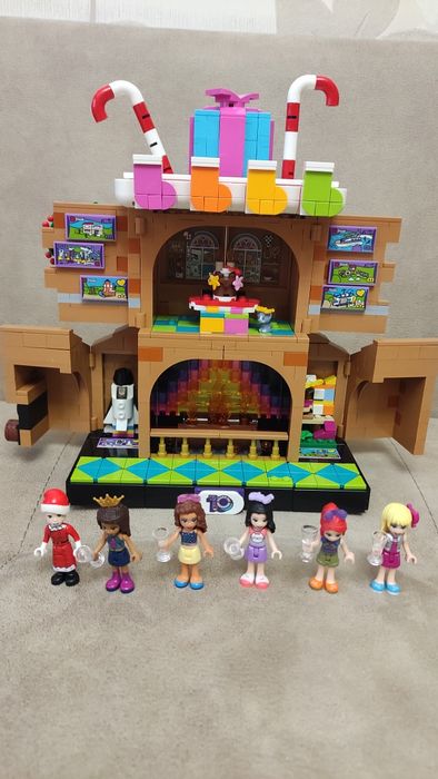 LEGO® Friends 4002022 - Коледно за служители /1209 елемента/