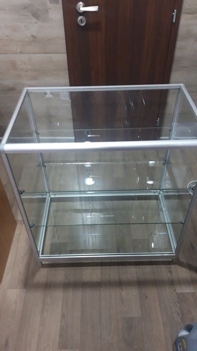 Стъклен стилаж/штендер.