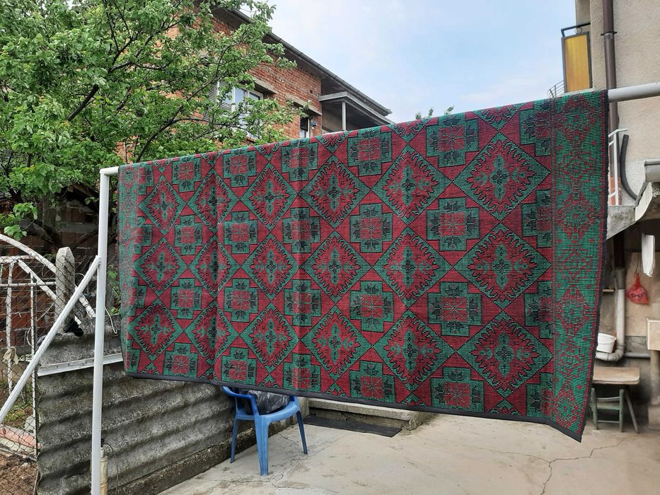 Продавам нови вълнени килими