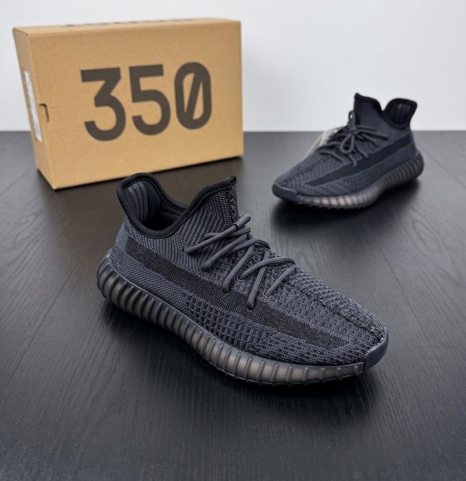 Adidasi Yeezy Boost 350 v2 Negru Black