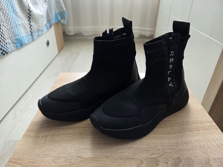 Маратонки NIKE и високи обувки на REPLAY