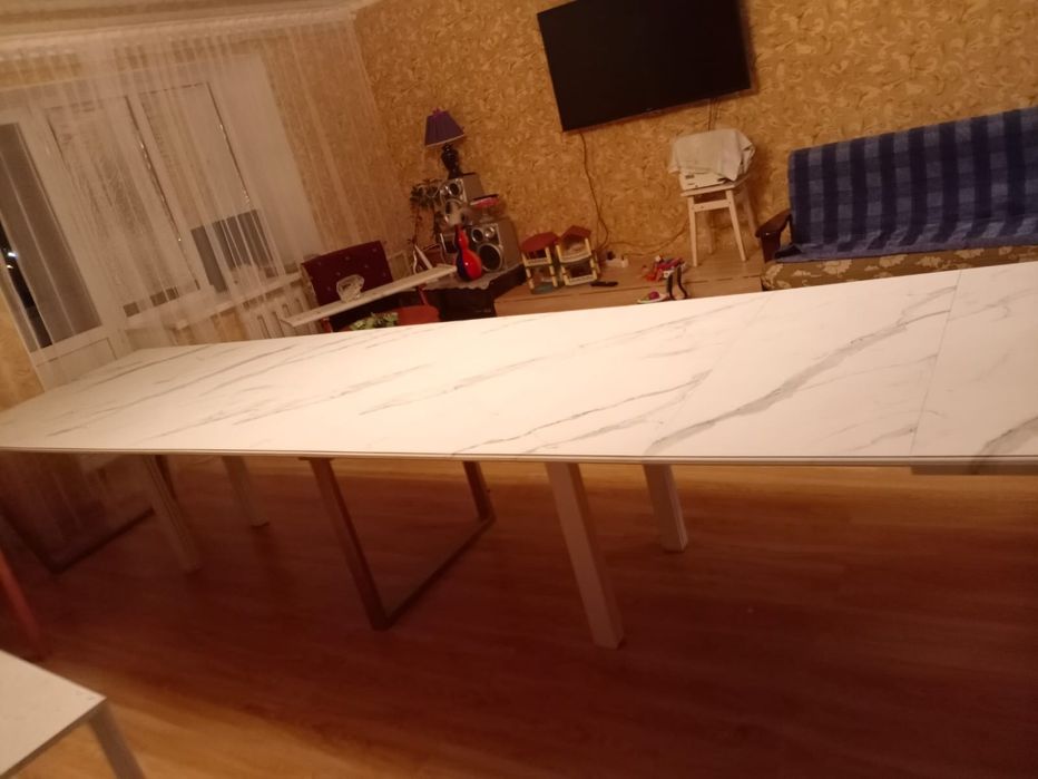 Продам гостиный  стол