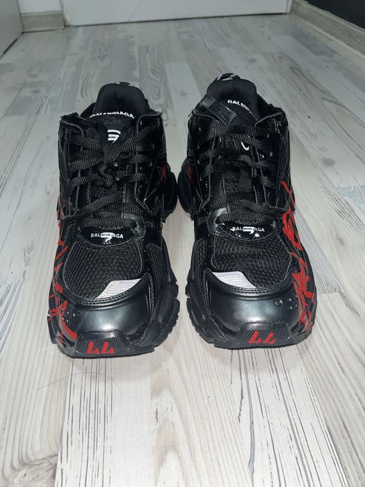 Balenciaga runner graffiti