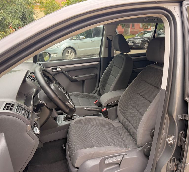 VOLKSWAGEN Touran 0 — imagine 5