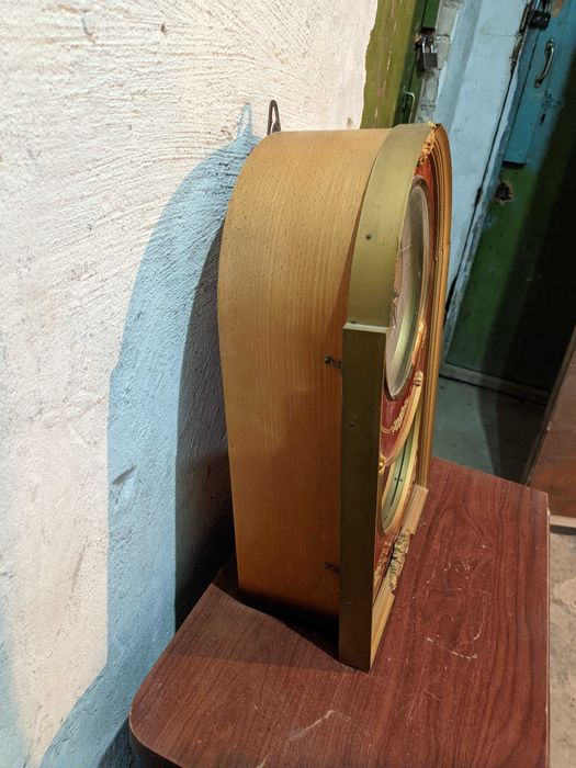 Настенные часы с боем.