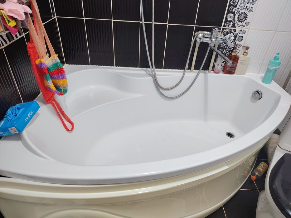 Ванной раковина и шкаф унитаз