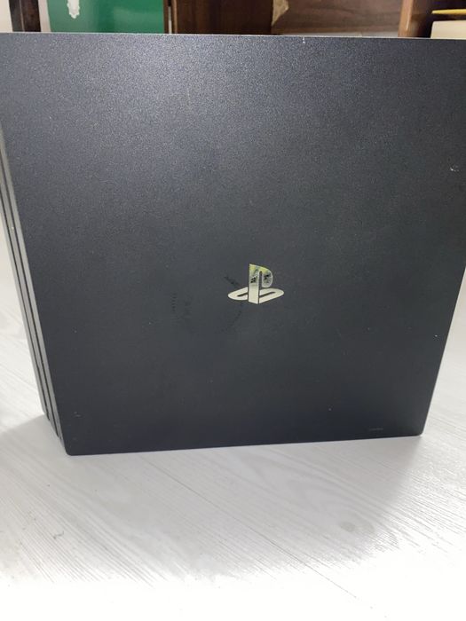 Ps 4 pro cu 14 jocuri