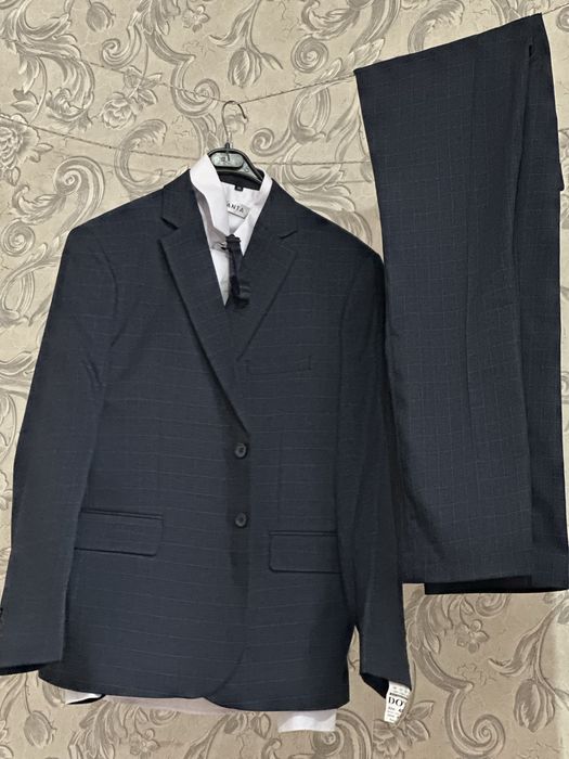 Продам костюм и пальто