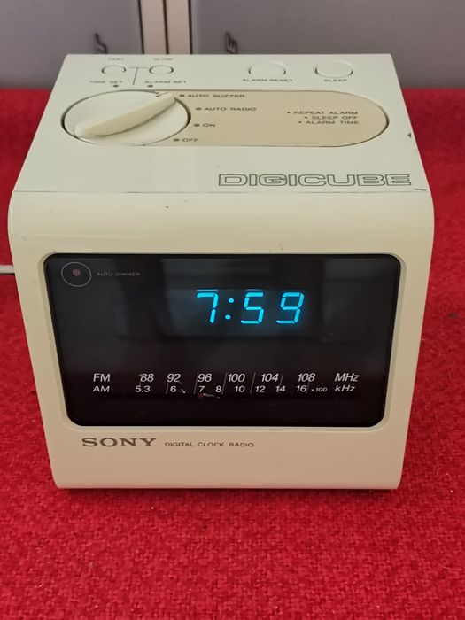 Radio SONY ICF-C11W Digi Cube