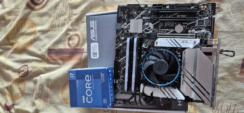 procesor i7 12700KF placa de baza Asus Prime B760M-A WIFI D4  RAM DDR4 32GB 3600MHz dual