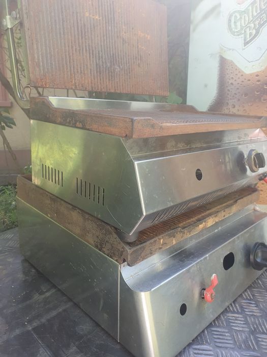 Vând plită fonta și gril pe gaz