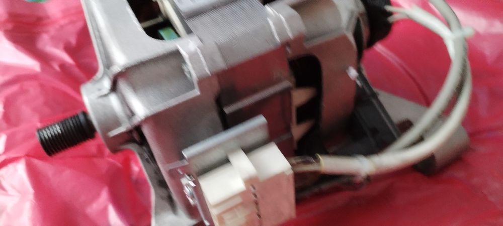 Продаётся двигатель indesit