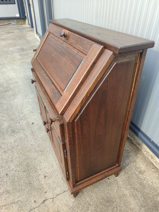 Писалище от масивно дърво