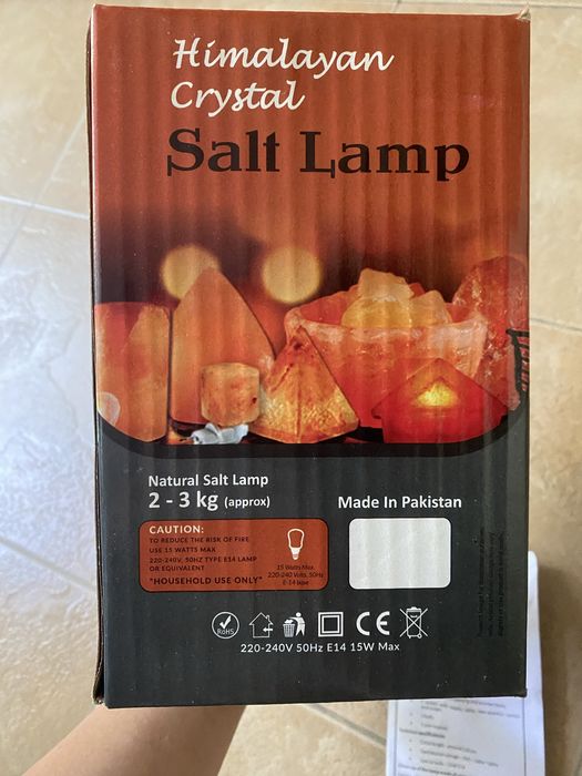 Бяла Солна Лампа с дървена основа 2-3 кг