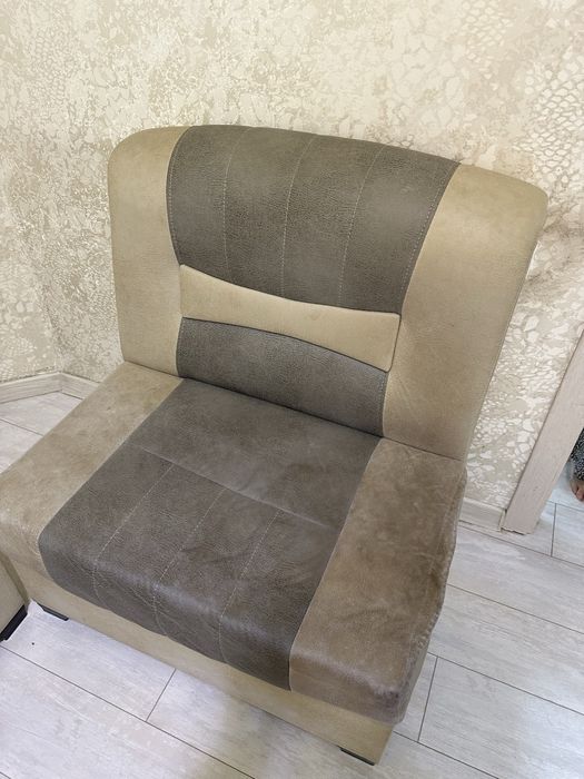 Kuxnya Divan sotiladi