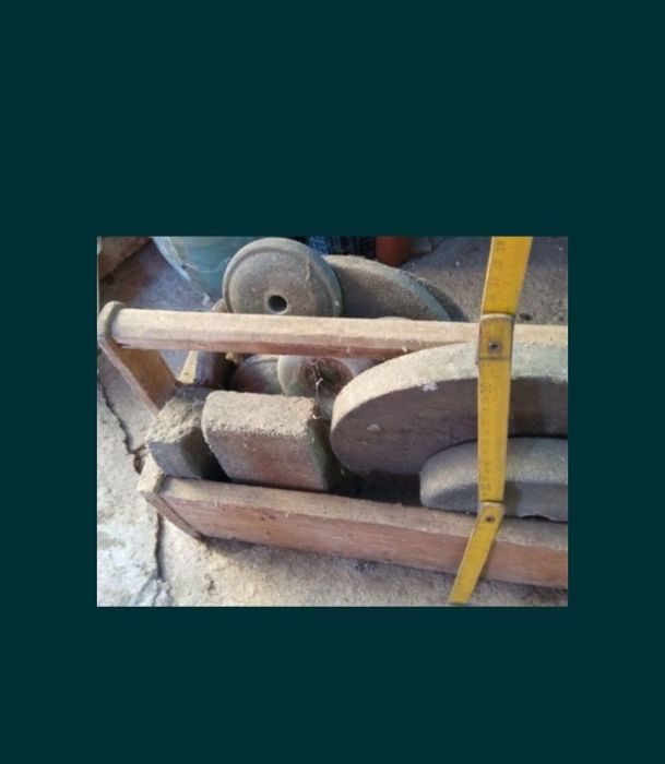 Стари инструменти - чукуве, клещи, пили,скоби, секачи, мрамор...